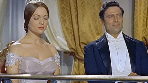 Продавщица фиалок — кадр 8