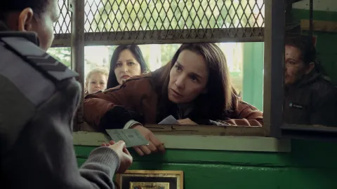 Женщина в цепях — кадр 9