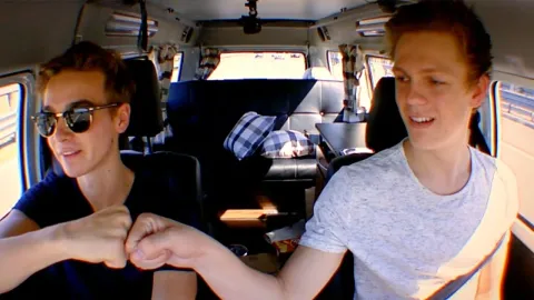 Joe and Caspar Hit the Road — кадр 3