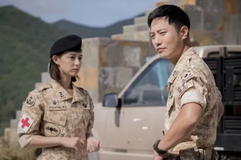 Потомки солнца — кадр 1