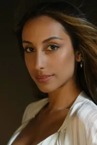 Лена Эскандон